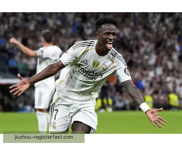 马略卡后卫赛场挑衅维尼修斯戏称其踢球如玩沙滩球